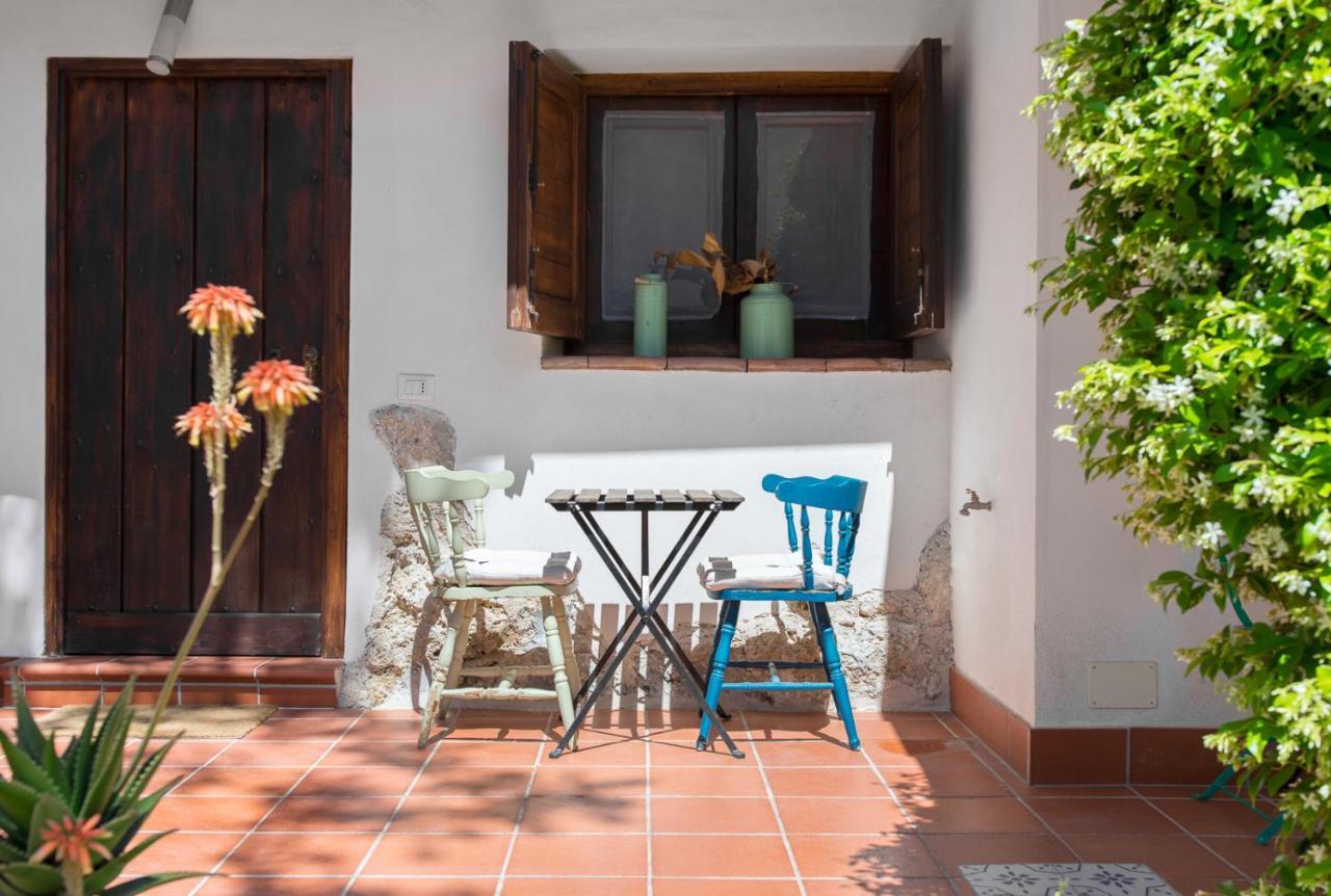 Bed And Book Giusino Bed and Breakfast Palermo Buitenkant foto